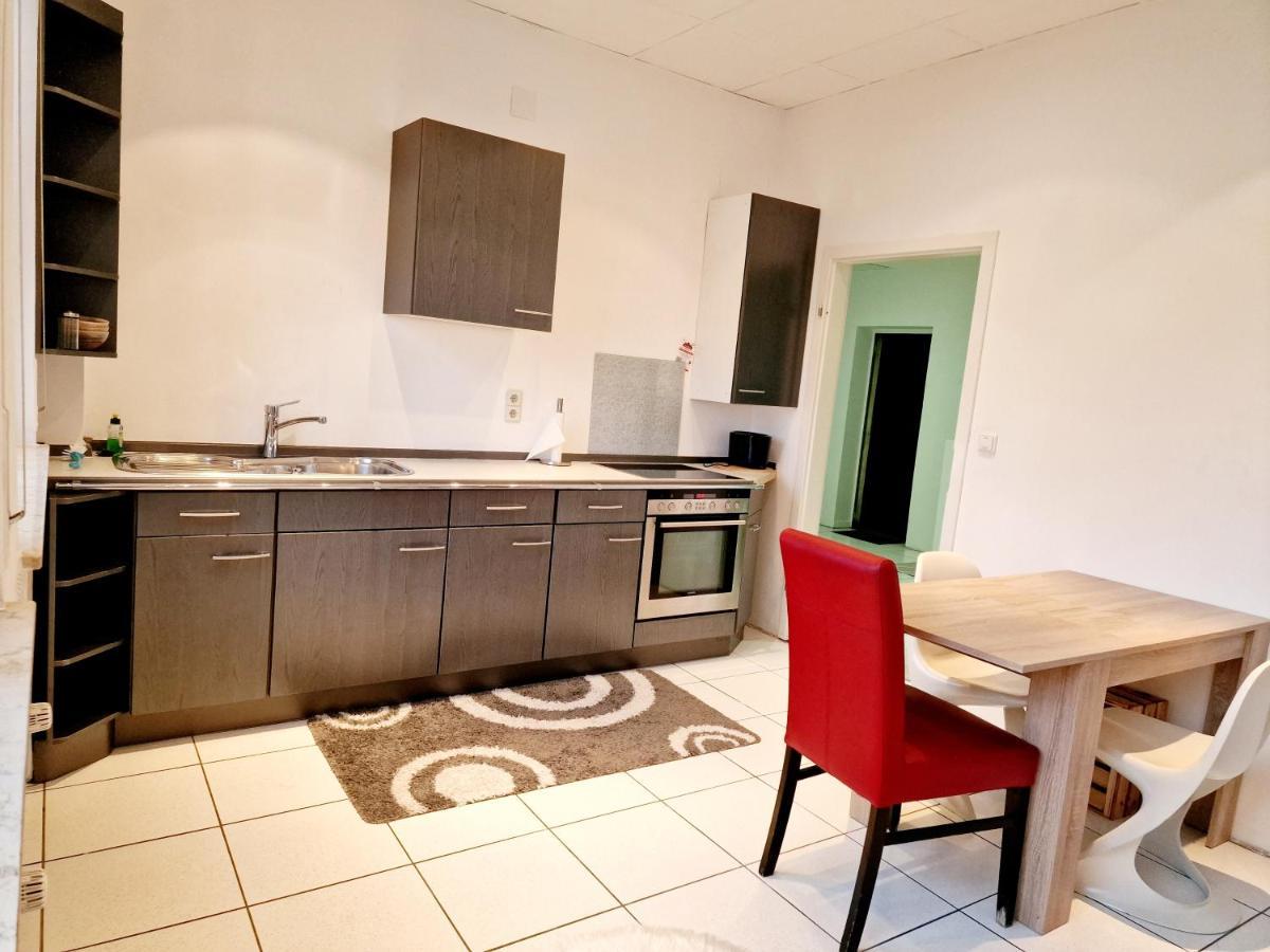 Gruppenfreundliches Apartment แฮร์โซเกนเอารัค ภายนอก รูปภาพ