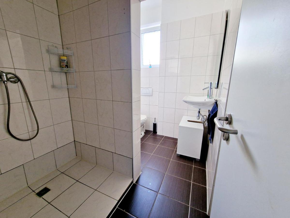 Gruppenfreundliches Apartment แฮร์โซเกนเอารัค ภายนอก รูปภาพ