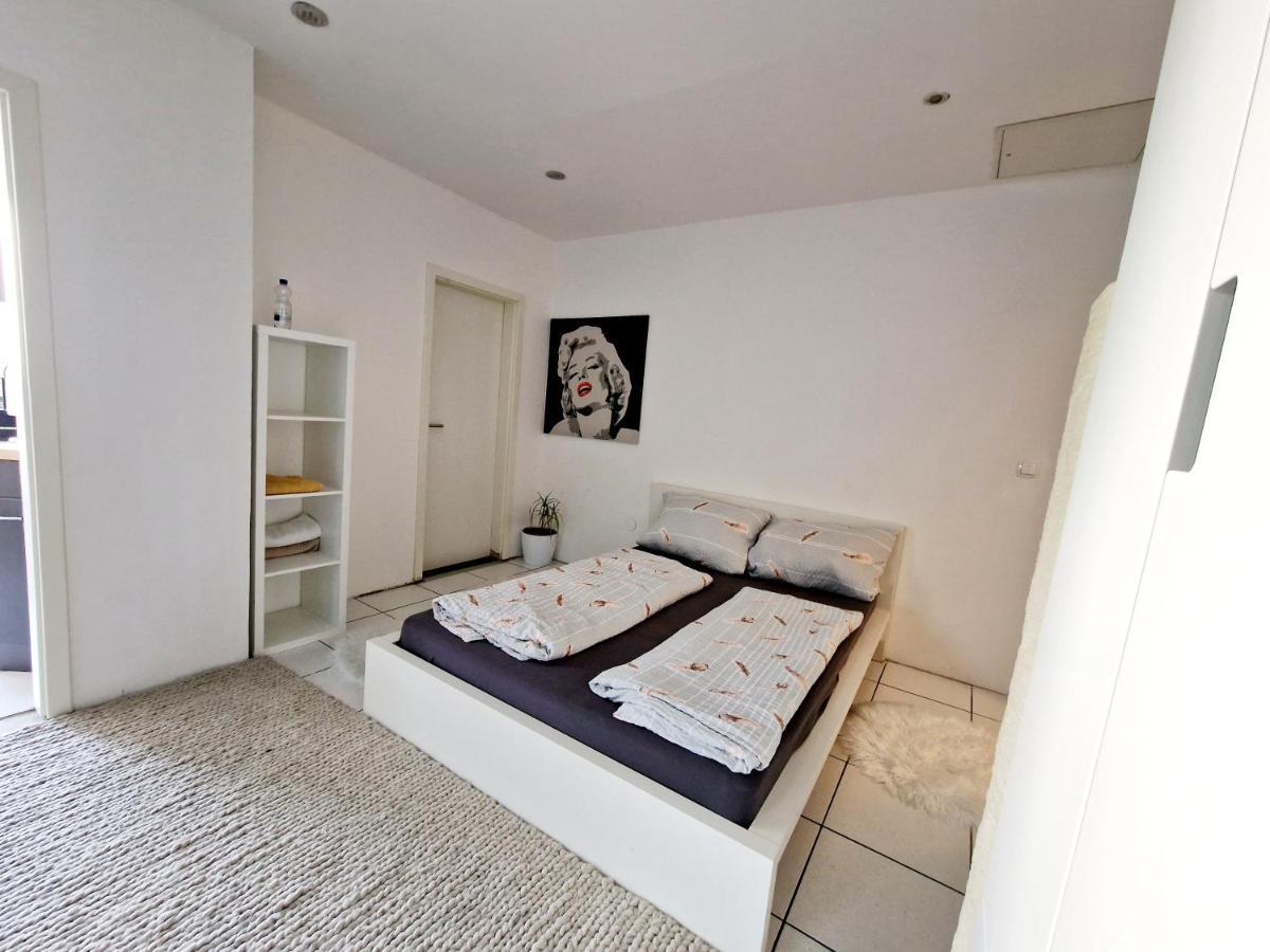 Gruppenfreundliches Apartment แฮร์โซเกนเอารัค ภายนอก รูปภาพ